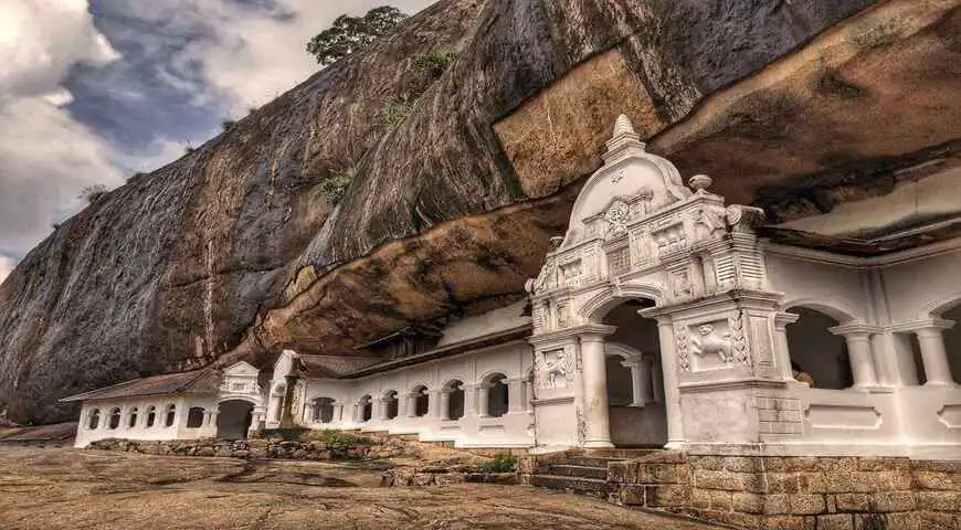 Dambulla-Cave-Temple-Excursions-in-Sri-Lanka