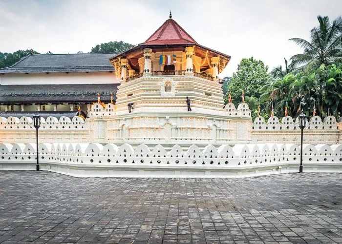 Temple-of-the-Sacred-Tooth-Relic-in-Kandy